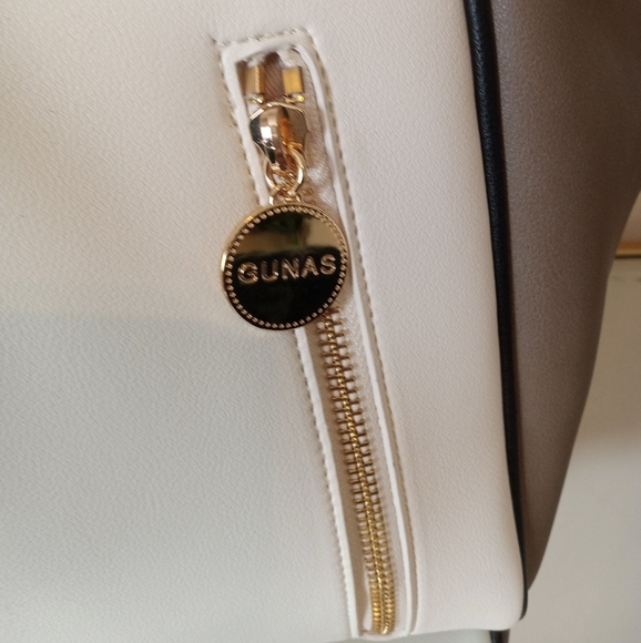 GUNAS New York Madison Shoulder Bag with Crossbody Strap - Picture 4 of 13